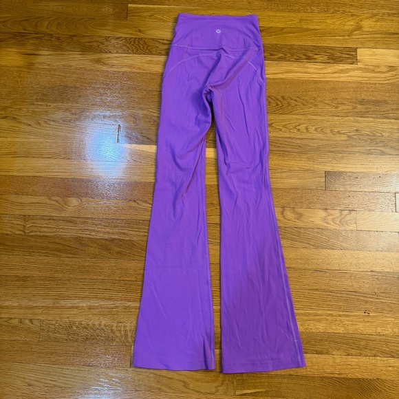 Lululemon Groove Super-High-Rise Flared Pant *Nulu Moonlit Magenta - Size 2 - Picture 6 of 9